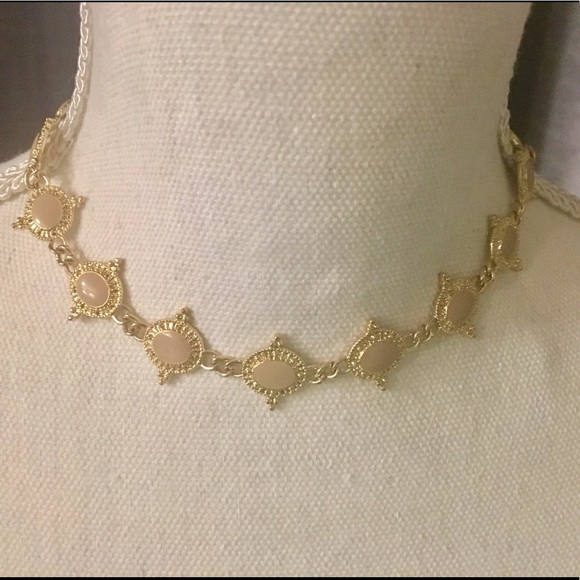 Jewelry - Elegant beige with yellow HW choker style necklace